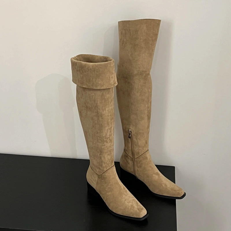 Street Fashion Female - Stivaletti lunghi in pelle scamosciata elastica
