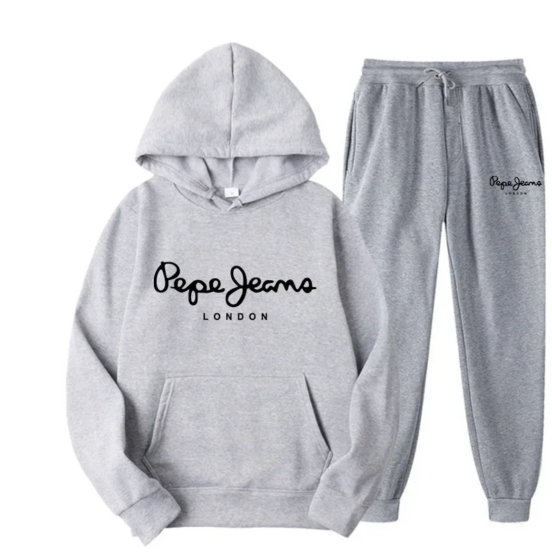 Tuta Sportiva con Cappuccio St - Street Fashion Female recensione e prezzo